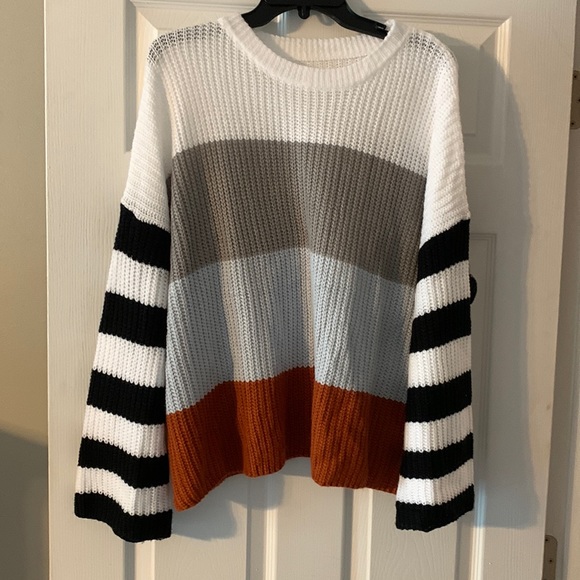 Color block knit sweater. Size medium - Picture 1 of 3